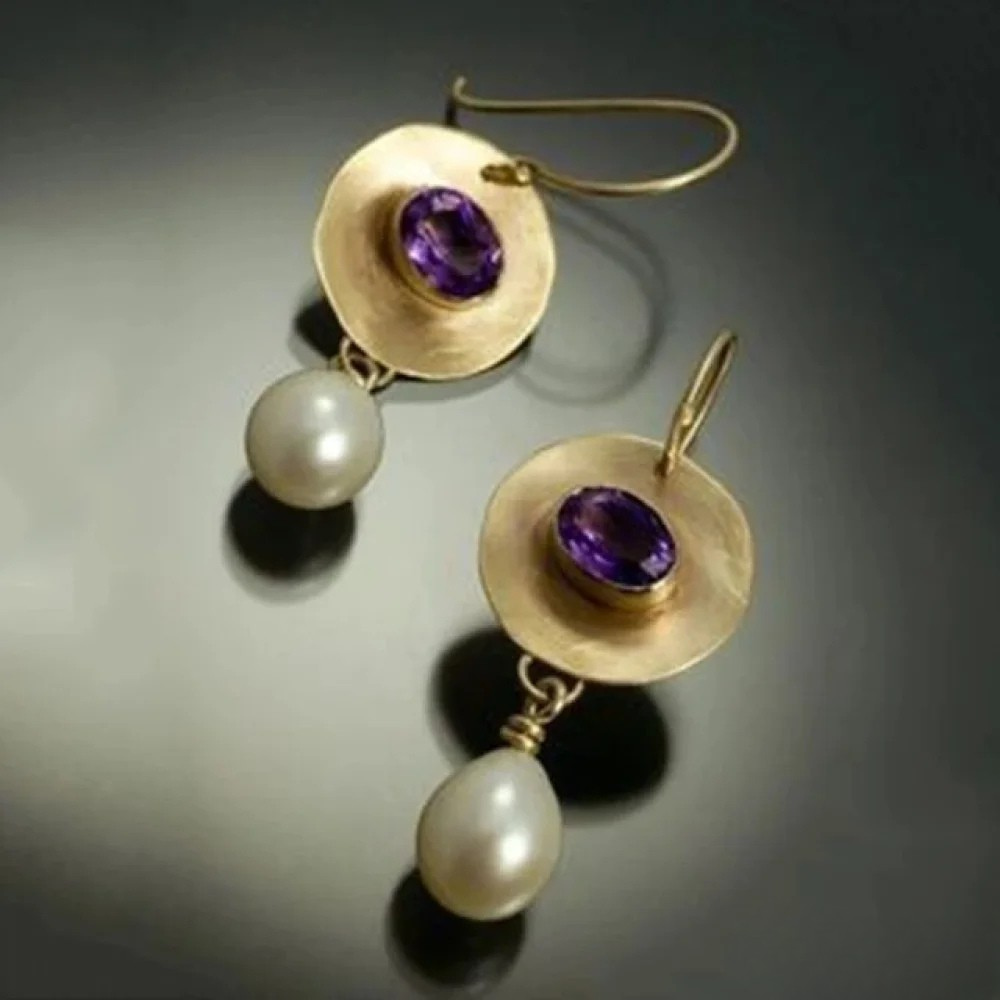 Vintage Goldene Ohrringe mit lila Zirkonia und Perlen